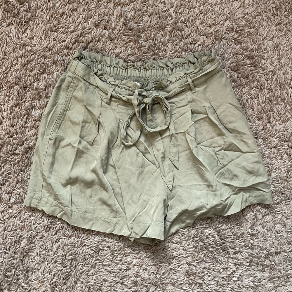 Size M American Eagle Olive Green Paper bag shorts